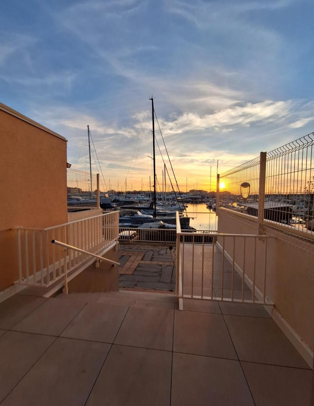 Studio Pour 4 Personnes Proche Du Port Et Des Plages Agde Exterior photo